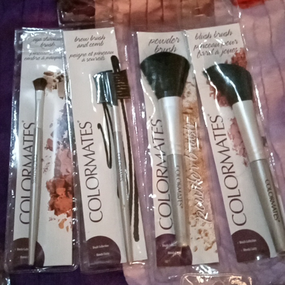 Multiple or single makeup brushes